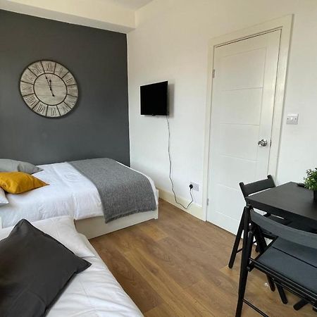 Lovely Studio Flat In The Heart Of Holloway. Лондон Экстерьер фото