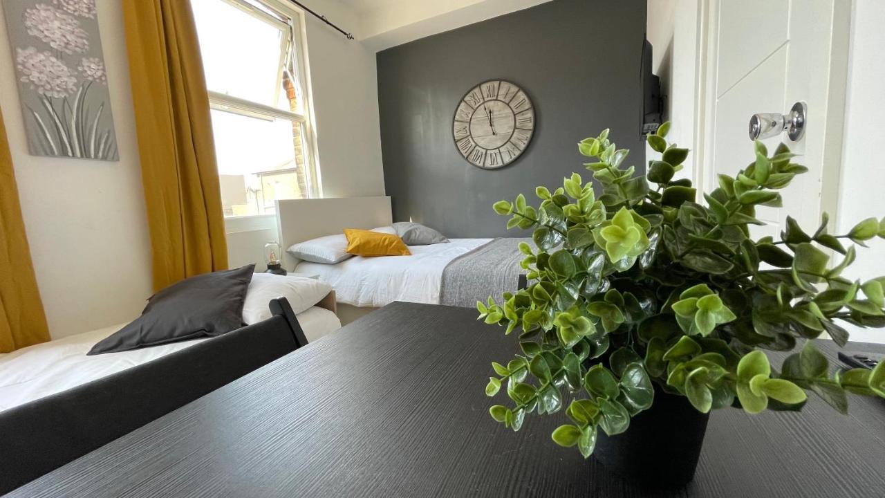 Lovely Studio Flat In The Heart Of Holloway. Лондон Экстерьер фото