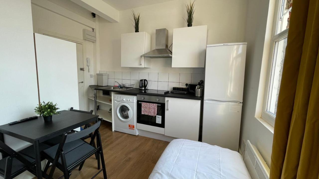 Lovely Studio Flat In The Heart Of Holloway. Лондон Экстерьер фото